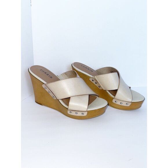 Torrid Platform Wedge Sandal Studded Faux Wood Crisscross Bone Beige Boho 8 WW - Picture 4 of 14